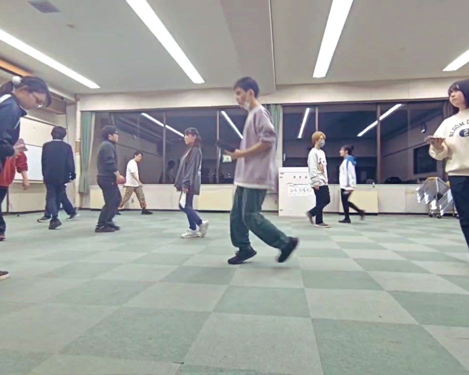CAST_stage_t's tweet photo. 『CAST2024』11回目の稽古を行いました!
今回は前々回から始まったシーン作りをさらに進めていきました🙌
自分と年の違う人物に苦戦するメンバーもいましたが、だんだんと変化していく姿を見られて嬉しかったです☺️
#CAST2024
#演劇 https://t.co/ouIswx8fHY