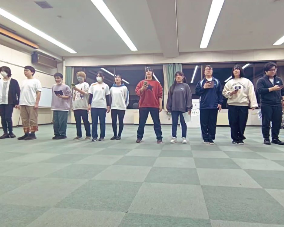 CAST_stage_t's tweet photo. 『CAST2024』11回目の稽古を行いました!
今回は前々回から始まったシーン作りをさらに進めていきました🙌
自分と年の違う人物に苦戦するメンバーもいましたが、だんだんと変化していく姿を見られて嬉しかったです☺️
#CAST2024
#演劇 https://t.co/ouIswx8fHY