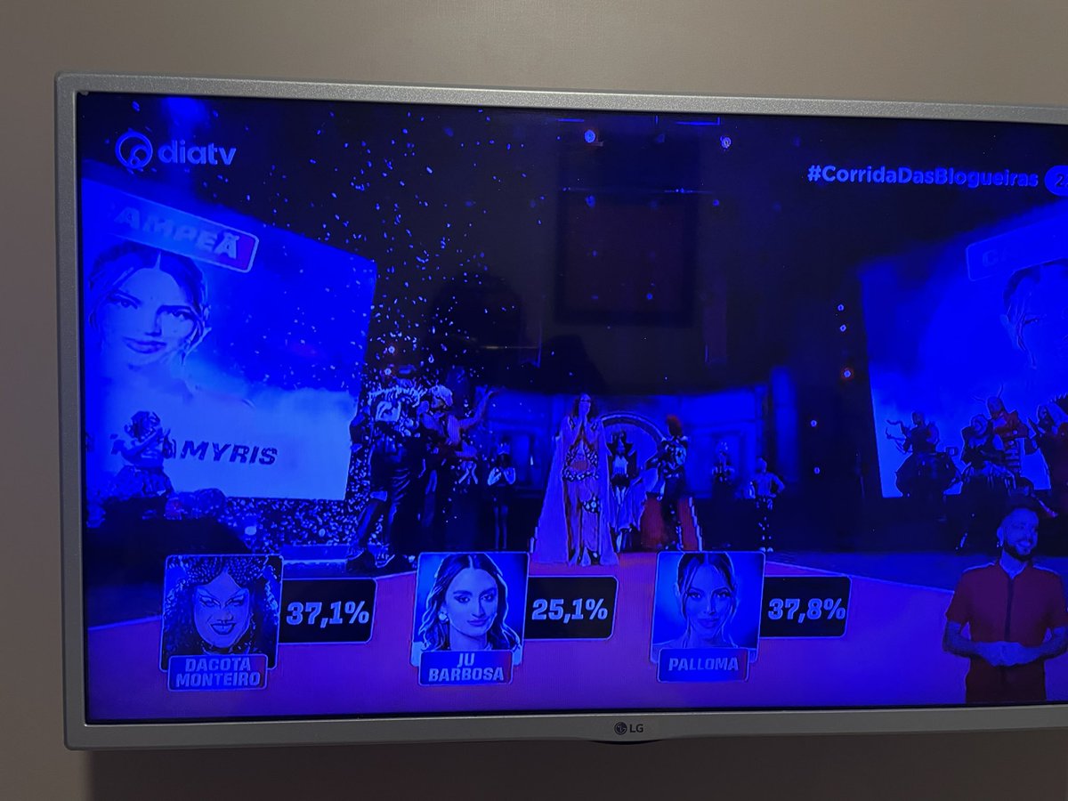 ElMaxiaz's tweet photo. No pódio que o público montou, você sempre foi a campeã ! A @pallomatamirys  FOI A TEMPORADA. #CorridaDasBlogueiras6 #CorridaDasBlogueiras #CorridaDasBlogueirasfinal https://t.co/Sb0NHBDARg