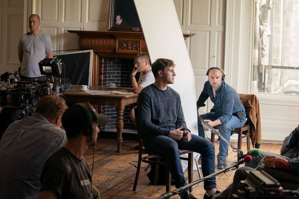 ScreenTalkRP's tweet image. © 𝗦𝗰𝗿𝗲𝗲𝗻 𝗧𝗮𝗹𝗸 • Hot T͟o͟p͟i͟c͟s͟ • 𝗠𝗼𝘃𝗶𝗲𝘀 📽️
❨ 2025 ❩ › N͟e͟w͟s͟ 🗞️
𝘁𝗮𝗴: #ScreenTalkRP

𝗖𝗼𝗹𝗺 𝗠𝗲𝘀𝗰𝗮𝗹 (@mescalitop) behind the scenes during the recordings of #iNormalPeopleRP