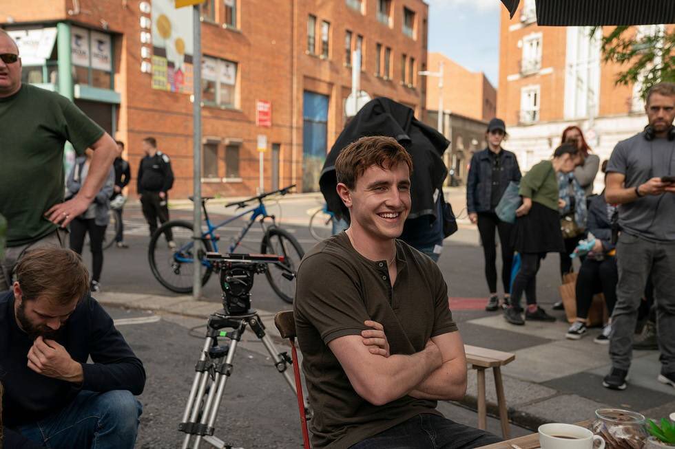 ScreenTalkRP's tweet image. © 𝗦𝗰𝗿𝗲𝗲𝗻 𝗧𝗮𝗹𝗸 • Hot T͟o͟p͟i͟c͟s͟ • 𝗠𝗼𝘃𝗶𝗲𝘀 📽️
❨ 2025 ❩ › N͟e͟w͟s͟ 🗞️
𝘁𝗮𝗴: #ScreenTalkRP

𝗖𝗼𝗹𝗺 𝗠𝗲𝘀𝗰𝗮𝗹 (@mescalitop) behind the scenes during the recordings of #iNormalPeopleRP