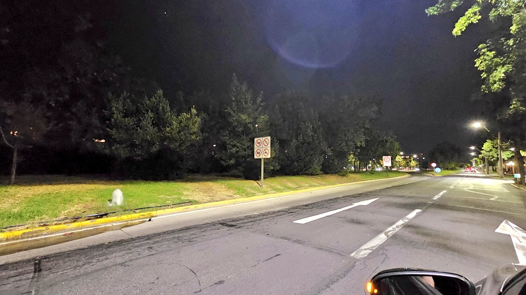 pabloalvarez's tweet photo. @LC_jardines @Muni_LasCondes rotura de riego en jardín por Kennedy lateral dirección al oriente llegando a esquina Capitán Crosbie, mucha agua corriendo https://t.co/qwzcLTqpp8