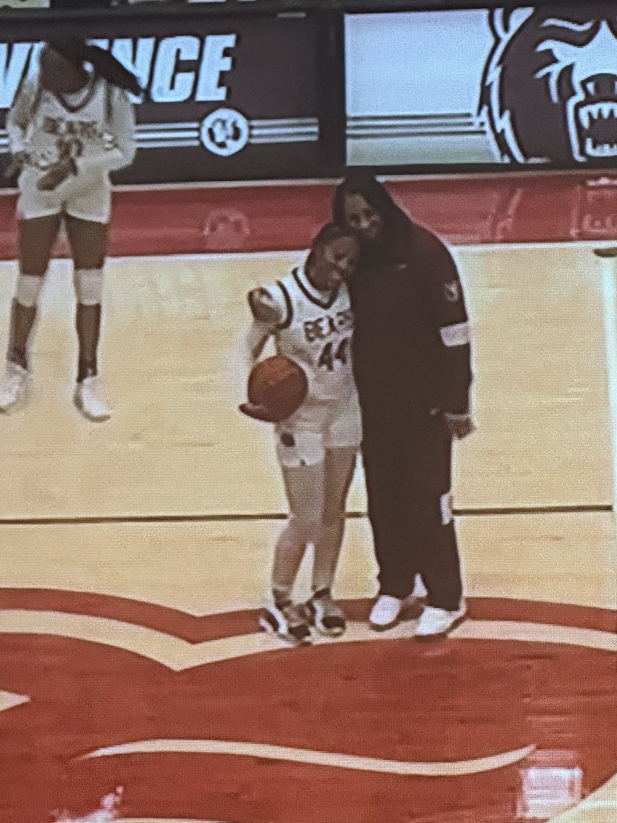 CoachAbdullah2's tweet photo. 1000 Points for the Kid! The Legend Continues! @LailaAbdurraqib https://t.co/umkraVawEZ