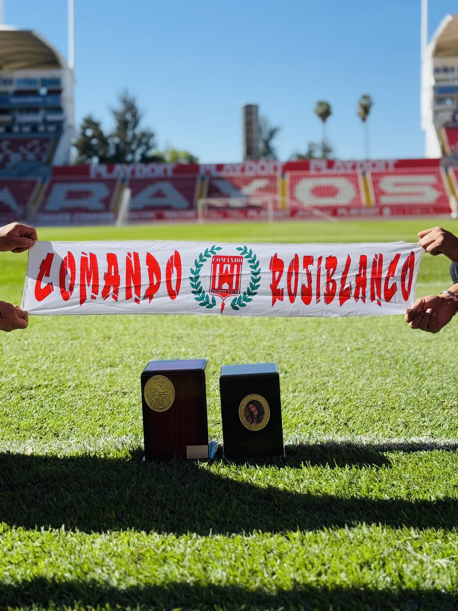 comando_necaxa's tweet photo. Emotivo homenaje para nuestro amigo Manuel y su señor padre que se nos adelantaron en el camino pero su legado perdura para siempre con la banda del comando rojiblanco!!!!

Gracias por todo ese amor incondicional a nuestro querido club Necaxa!!!

Hasta Siempre!!!

#COMANDO https://t.co/j5U1zNoNQH