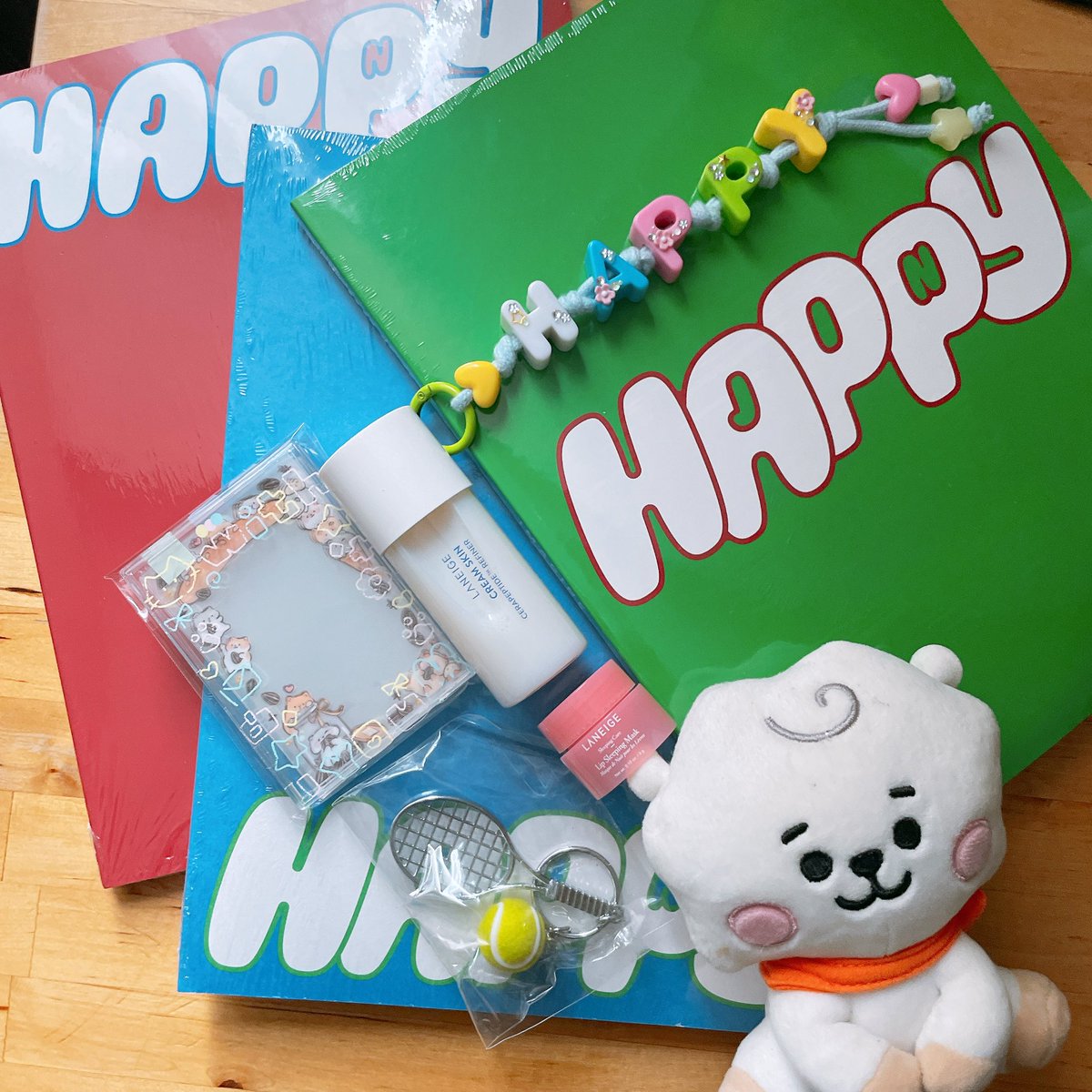mimimichi4's tweet photo. ✨Day 2 - Happy✨

- 1 Random sealed album
- 1 Laneige skincare set
- 2 keychains 
- 1 Sleeves pack

(RJ not included 😌)
- 6 winners
- open internationally 
- open until 24th 2359 kst 

Comment your favourite Jin pic with hashtags:

#Jin_ClosetoYou #별들에게물어봐 #WhenTheStarsGossip

❌solo❌multi❌boycotter