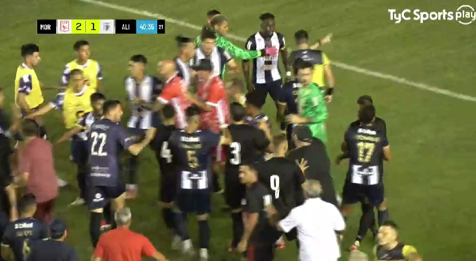 Equipo de mierda, se frustra y se ponen matones, asi tienen la concha de joder?