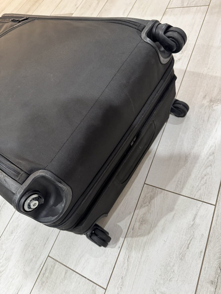 John_Billoch's tweet photo. Almost a perfect vacation until i got my checked bag from @AmericanAir ! Did you guys beat my bag with a bat or just throw it off the plane mid air? Ridiculous! https://t.co/MH7kZh15x6
