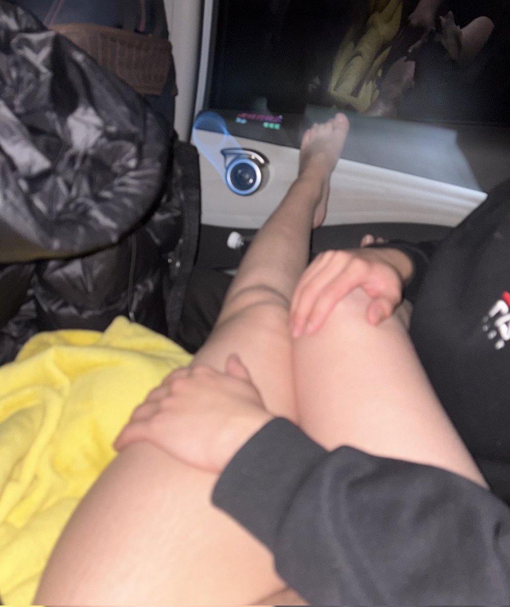 这次河南回太原关键词贼多！！！ 哈哈哈哈哈   车开着在后排做爱 白昼做到黑夜 中途上厕所还在野外 也是绝了 就这样一直回来太原 全程都是光着在后排座椅上