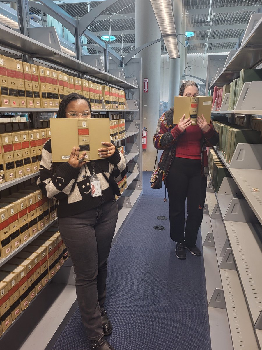 USGPO's tweet photo. Phoenix Public Library is showing off their Government documents for #LibraryShelfieDay! 

@PHxLibrary #FDLP https://t.co/h8B1DXWB9I