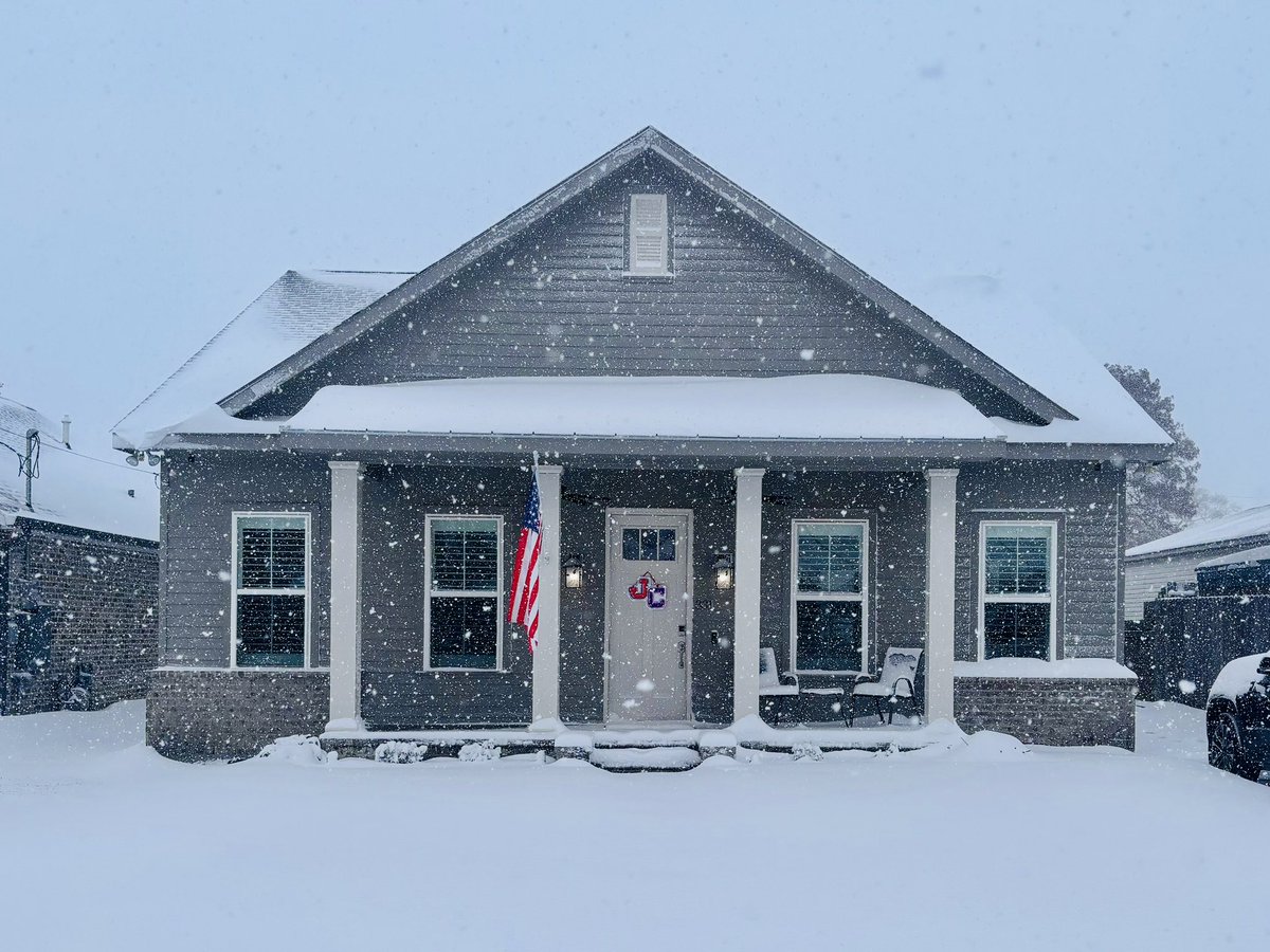 RyKamlade's tweet photo. SNOWWWW what a day! #KamFam https://t.co/XAuLS6Gmt5