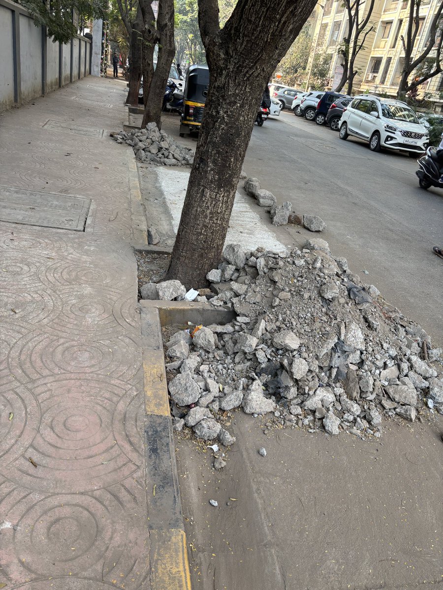 aqua_singh's tweet photo. @MCGM_BMC @mybmcWardT @mybmc debris left outside the school gate of R R Education Trust in Mulund East. The contractor has got the work done but who will clear the debris?? Isnt it the contractor work to clear it??? https://t.co/0EF36AIOG4