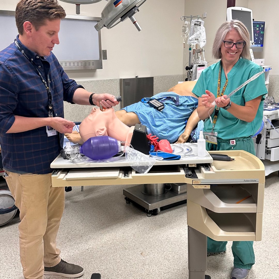 CUSOMAnesthesia's tweet photo. When it comes to airway management, we’re head and shoulders above the rest! Drs. Cloyd and Kacmar in our sim lab, demonstrating life-saving airway management skills.
#Anesthesiology #SimTraining #AirwayMasters https://t.co/QrdHz4tO62