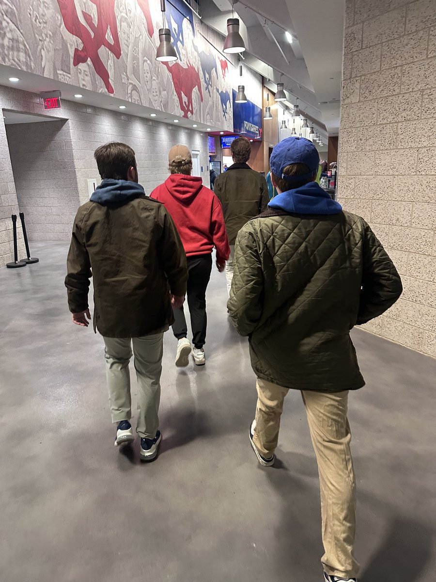 imjustananalyst's tweet photo. Louisville doesn’t know that we brought a small army #stanghoops https://t.co/b9FhZjmSTG