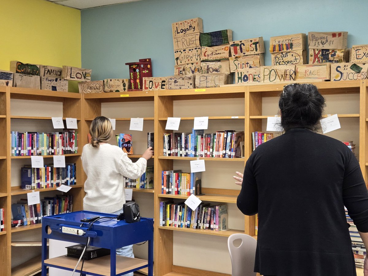 TJEMS232's tweet photo. Thanks @arts4learningmd for volunteering to help beautify the school for Dr. Martin Luther King, Jr.’s Day of Service! https://t.co/ITF3h31tuM