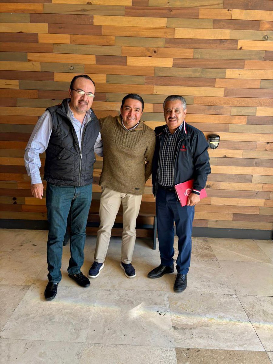 CDE PRI Guanajuato (@prigto) on Twitter photo El secretario general <a href="/DavidMercado63/">David Mercado Ruiz</a> y el secretario de Organización <a href="/Bony_Rguez/">Bony Rodriguez</a> de nuestro <a href="/PRIGTO/">CDE PRI Guanajuato</a> sostuvieron pláticas con distintos actores políticos del Estado, con la finalidad de Fortalecer a nuestro partido.
(1) El secretario general <a href="/DavidMercado63/">David Mercado Ruiz</a> y el secretario de Organización <a href="/Bony_Rguez/">Bony Rodriguez</a> de nuestro <a href="/PRIGTO/">CDE PRI Guanajuato</a> sostuvieron pláticas con distintos actores políticos del Estado, con la finalidad de Fortalecer a nuestro partido.
(1)