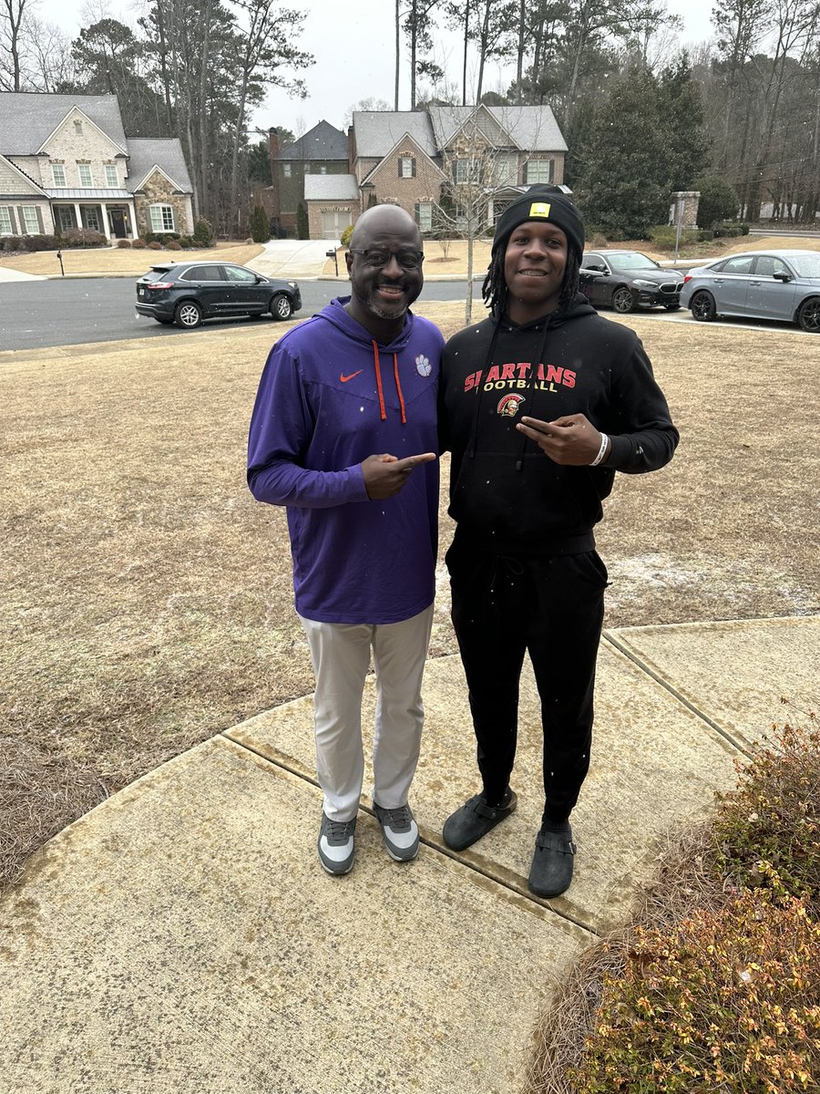 Extremely appreciate the home visit from Clemson! #GoTigers 
<a href="/CoachRumph/">Chris Rumph</a>