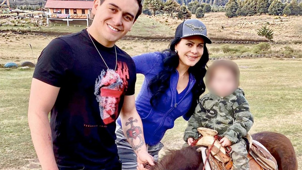 Hugomaldonadotv's tweet image. Confirman denuncia de Maribel Guardia contra su nuera.

La acusa de abandonar a su hijo por días y volver &apos;posiblemente drogada&apos;

#MaribelGuardia #ImeldaGarza #c4Jiménez