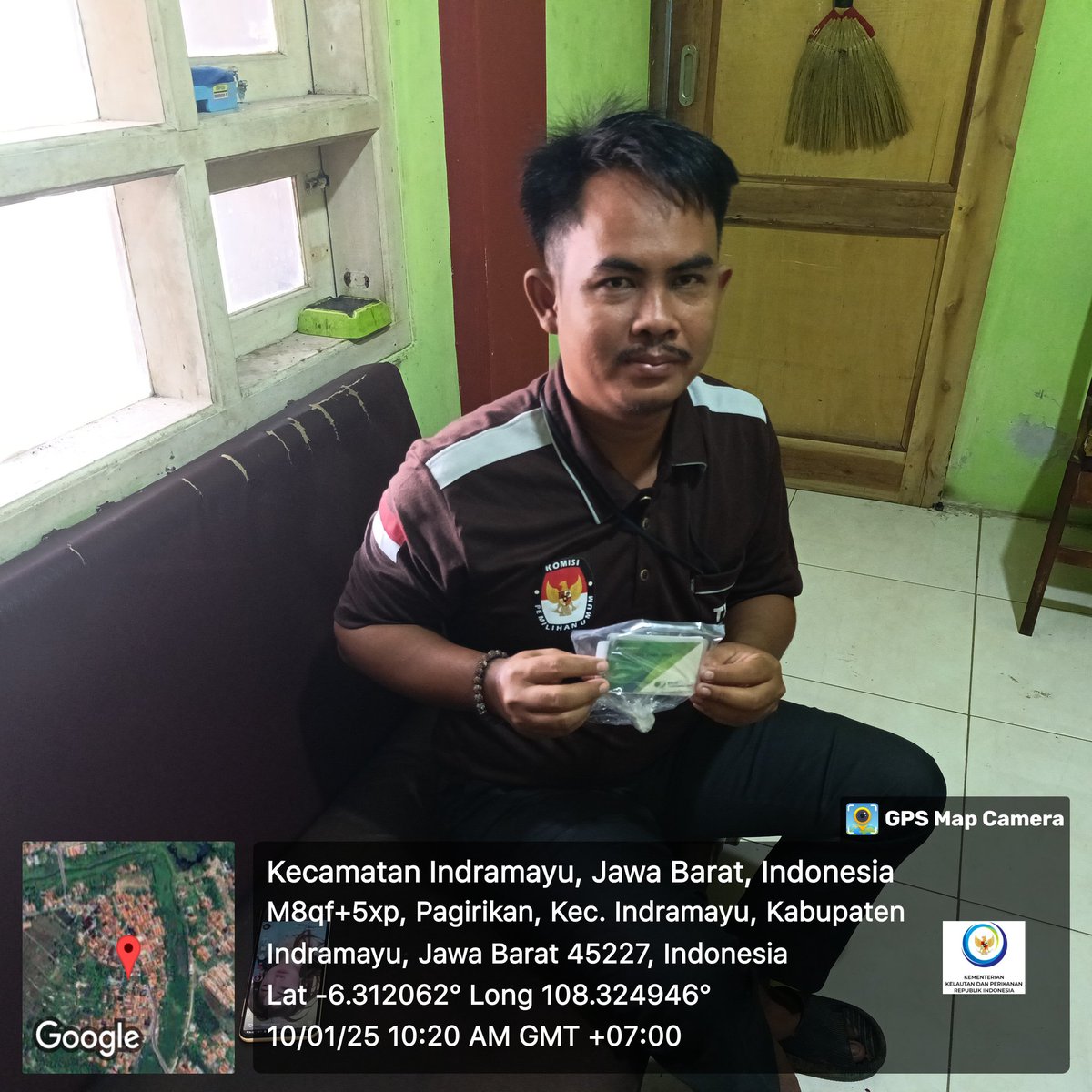 dharmadhama's tweet photo. Jumat, 10/01/25. Darmadi, Penyuluh Perikanan kab Indramayu melakukan pendistribusian bantuan premi BPJS Ketenagakerjaan selama 1 tahun untuk nelayan di wilayah Kec. Pasekan Kab. Indramayu
#GiatLuhkanSatminkalbogor #kkp #puslatluhkp #luhlapor https://t.co/zh9lPhY4ym