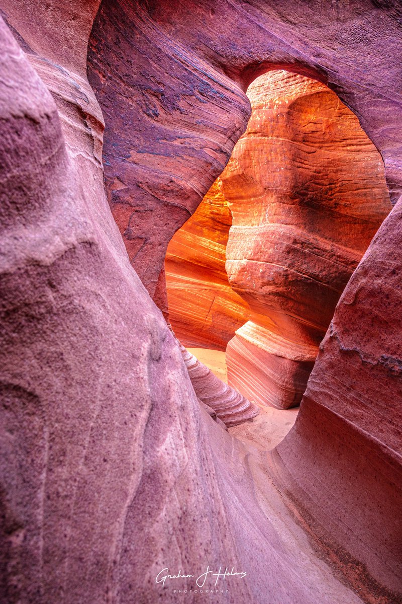 GrahamHolmesDP's tweet photo. An unforgettable adventure with great friends to find a hidden slot canyon in Utah. 🌄
Miles hiked, challenges faced, and endless laughter led to this breathtaking sandstone masterpiece. Moments like these make every step worth it. #Utah #Adventure #SlotCanyon #NaturePhotograph https://t.co/j0itPnrwAk