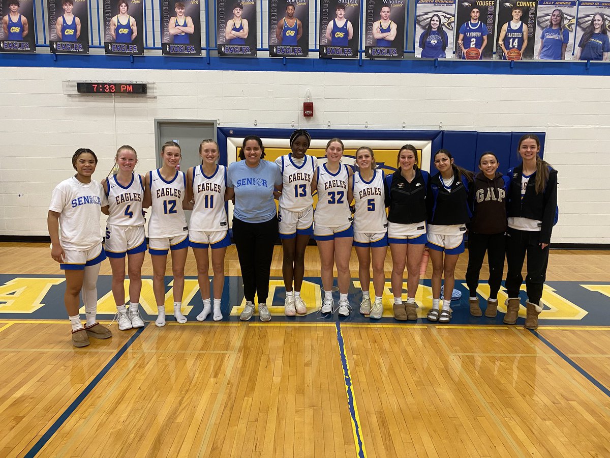 CSEaglesHoops's tweet photo. Eagles 41
Stagg 40

Eagles get the win on senior night! 

Congrats to Abby, Monique, Olivia, and Izzy! @MoniqueN2025 @IsabelMakin 

Ellie Driscoll (@edriscoll26) stays hot w/ game high 17.

Eagles improve to 16-6, 7-3 SWSC! https://t.co/DUbesBArCo