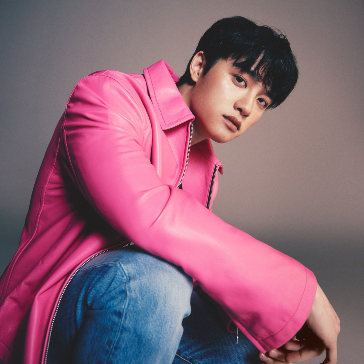 kchartsmaster's tweet photo. DOH KYUNG SOO talks about EXO's comeback at the press conference for the movie 'The Untold Secret':

“Not this year, but you’ll meet us at the closest possible time. We'll start preparing this year after calculating all our personal schedules." https://t.co/nIm3pMXL1x