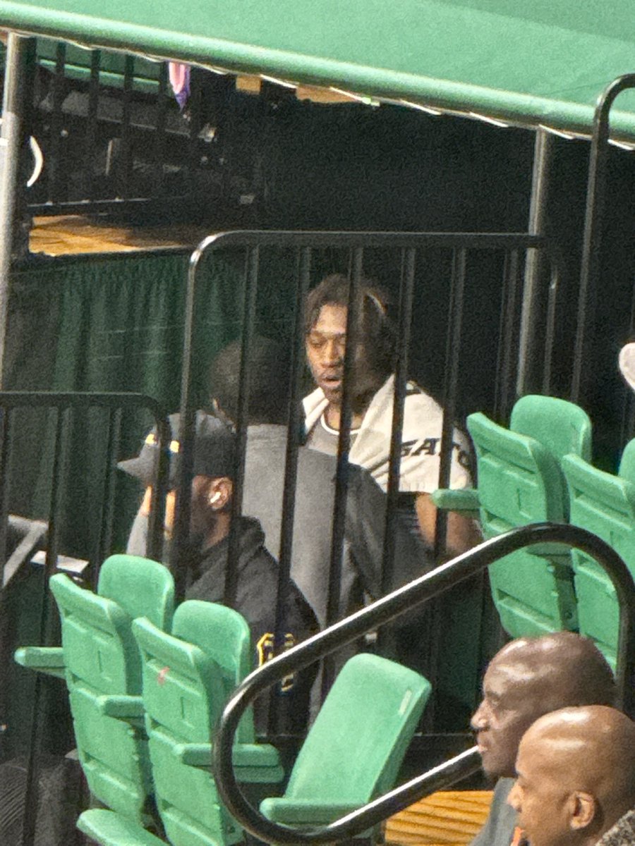 chetwalker3's tweet photo. @UAB_MBB UAB in a dog fight Yax getting it done!  
I wish Jaborri McGhee would get on board with this team.  We are trying to keep a winning streak going and play for UAB and he is playing for McGhee University.  Assistant finally got him to come back onto the floor. #winforuab https://t.co/9ohxgqUk7z