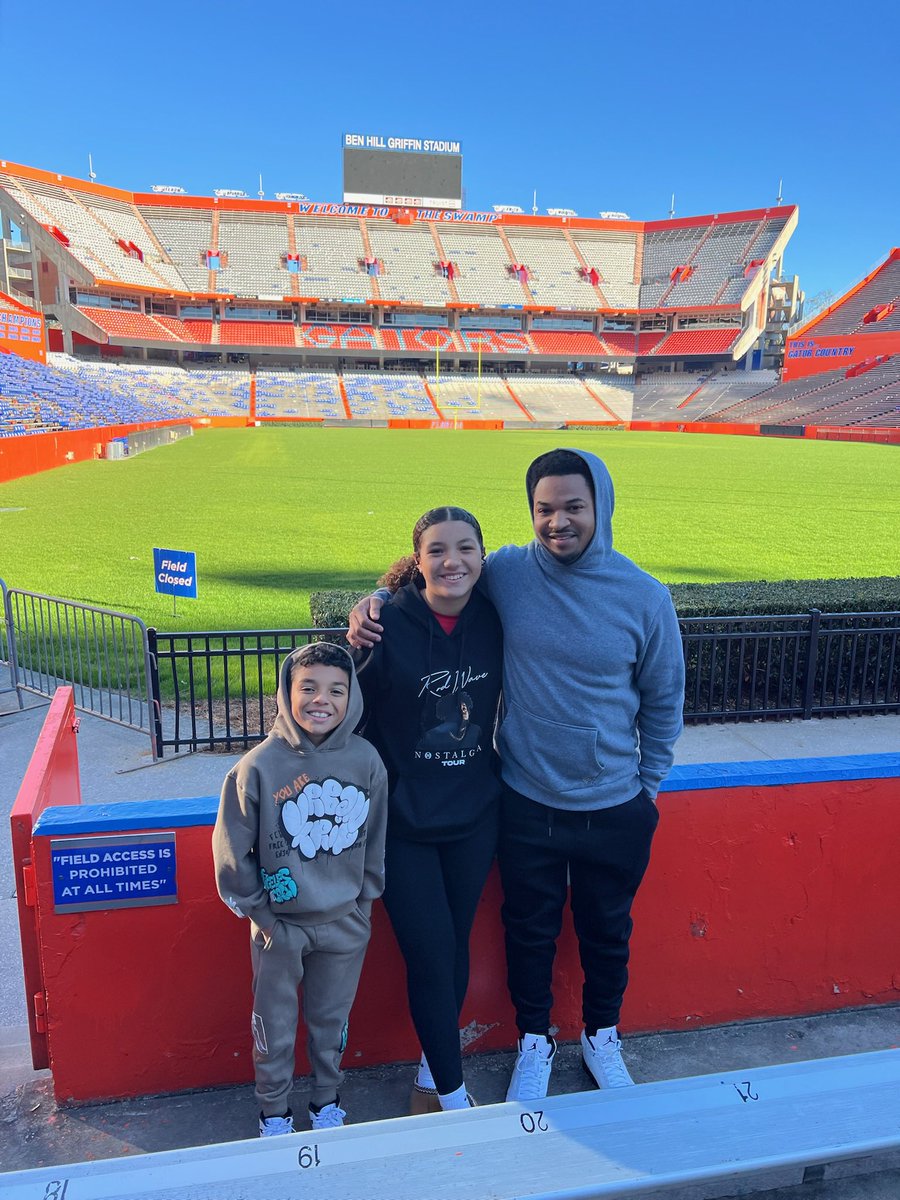 Solomon83832010's tweet photo. My future Florida gators !! 🐊 we had a great time a couple weeks ago in the swamp 🐊 https://t.co/v3mfzamsnG