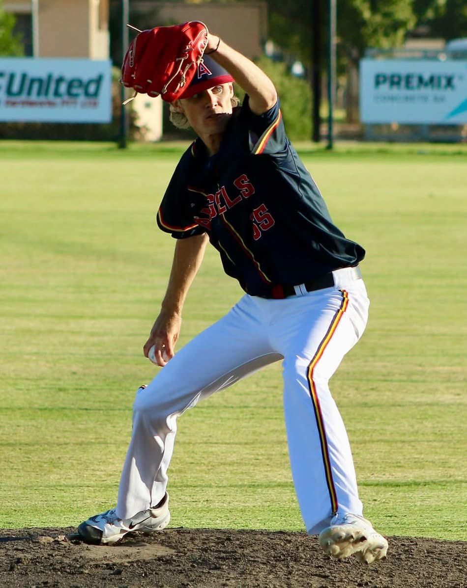 RileyYeatman's tweet photo. 1-0 Walk Off W
@jlgloveco #jlsquad https://t.co/clwfhdDYWz