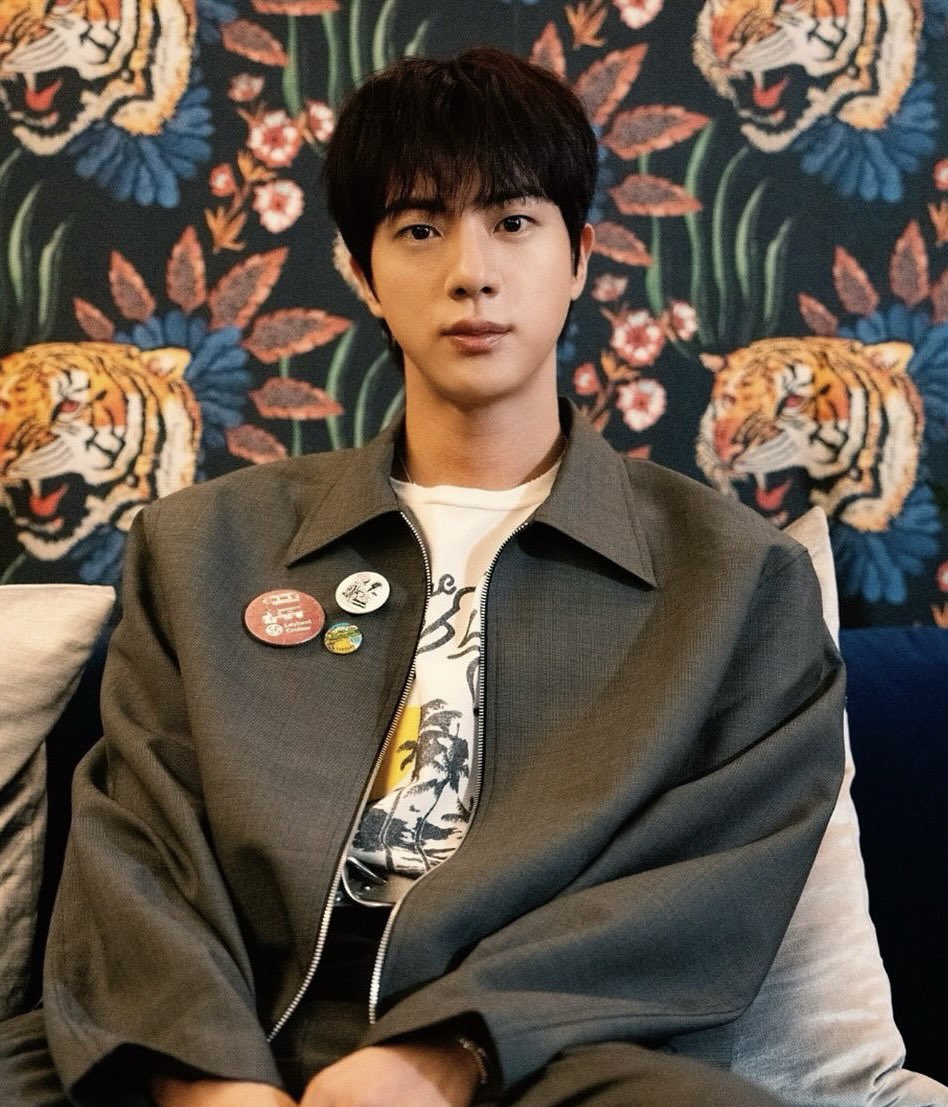 seokjinfile's tweet photo. JIN FOR SPOTIFY IDOL DIARIES https://t.co/xjJXdpuAUY