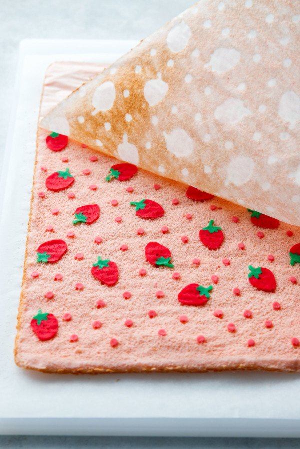 heart_jpg's tweet photo. strawberry cake roll https://t.co/trxUvgCtxd