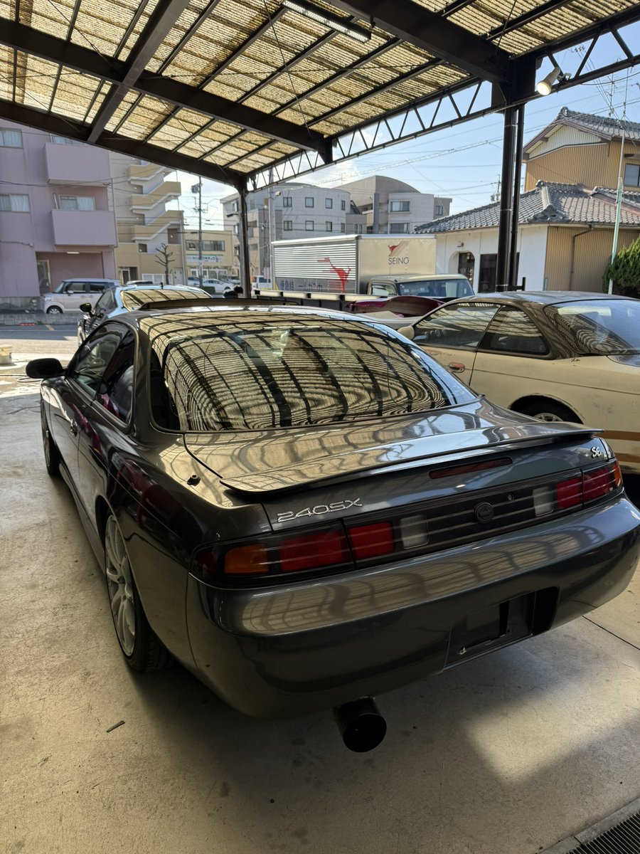 tono77_style's tweet photo. 240SX売ります

左H サンルーフ SRエンジン換装
書類有り！

普通に走行可能、PW問題無しサンルーフも動きます。

距離20万マイルかキロ。たぶんマイルだと思う

※現状渡し

新しいビジネス展開で置いておける場所無いので泣く泣く手放します。

レストアして綺麗にしたかったなぁ。無念

オファー待ってます。

多分日本に1台の車両です。
