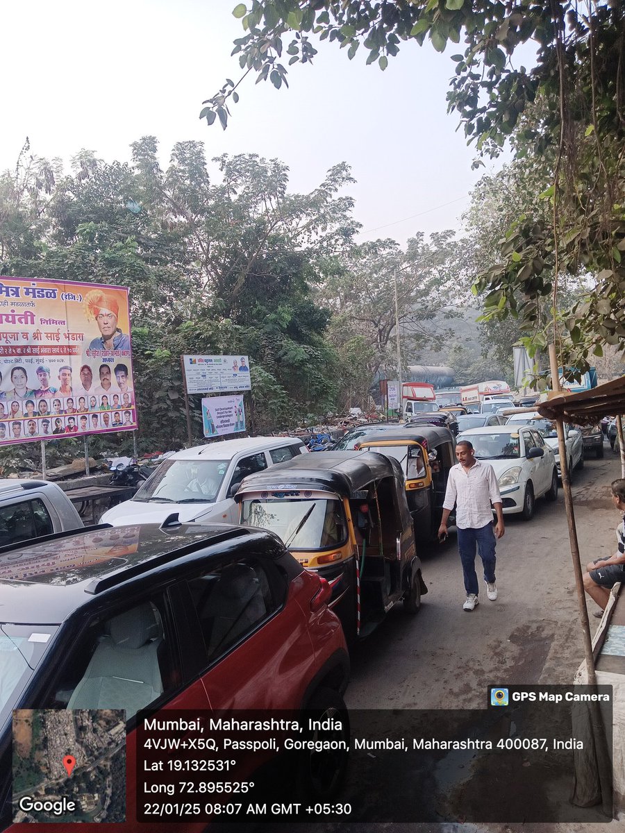 shaikh62745984's tweet photo. Such traffic for no discipline illegal parking no signal cops ? This is the morning situation and no one comes from no single staff come from ion digital who conducted exam no security 
@aajtak 
@CMOMaharashtra 
@mieknathshinde 
@CPMumbaiPolice 
@MTPHereToHelp https://t.co/QWSdMMSkxo