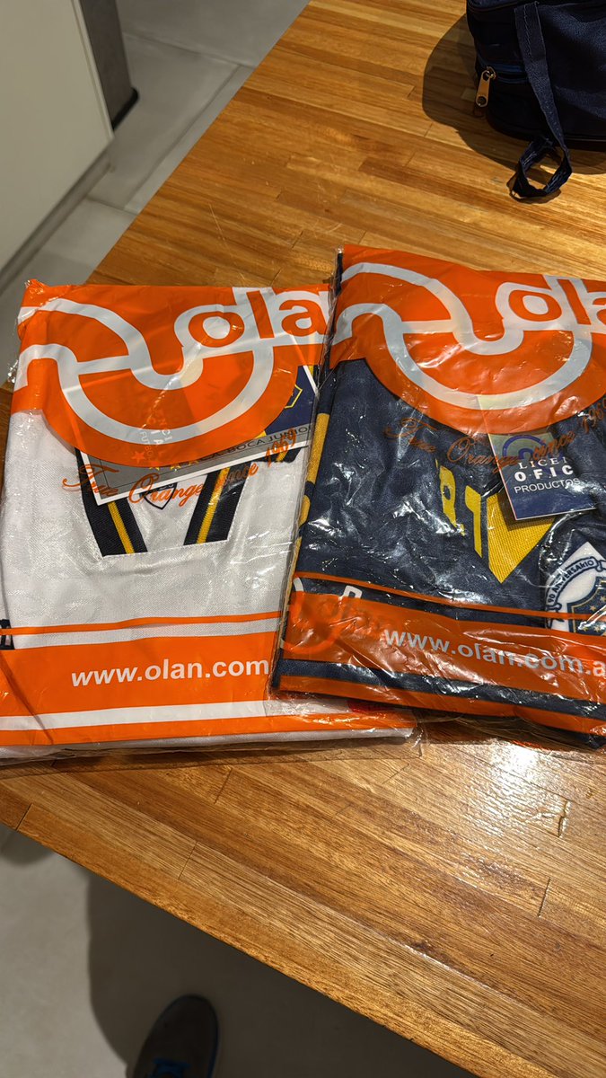 GustavoBostero8's tweet image. Los tipos que están volviendo a fabricar las camisetas #Olan están realmente locos y nos quieren arruinar el bolsillo. Solo quiero decirles que nos están haciendo muy felices a los bosteros de más de 40 años!!!