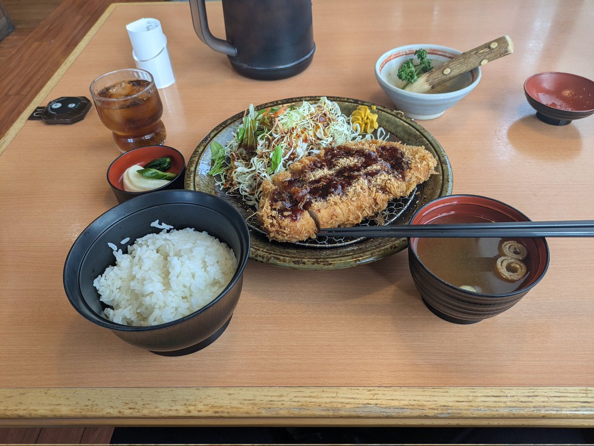 BUTA14BABUBAU's tweet photo. 年末年始の仙台出張終えて
次は来月の東京出張。
仙台行ったら牛タンなのに時間作れなくてトンカツが2000円。ꉂ🤣𐤔 https://t.co/5ALZChnP0Y