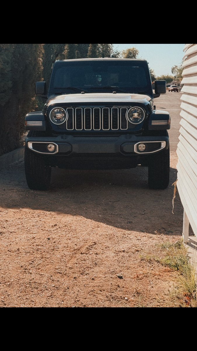 LunarSnow1's tweet image. I love my wrangler #JeepWave