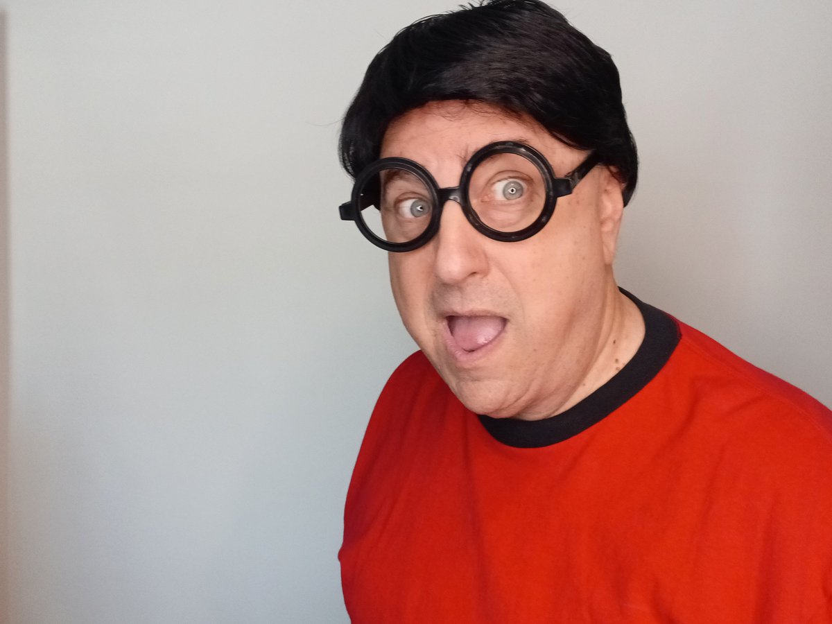 deanm0410's tweet photo. I just won 2 indie golden globe awards, best director and screenplay and best American film. I also am nominated for an indie Oscar. https://t.co/mgGCtcR5xL