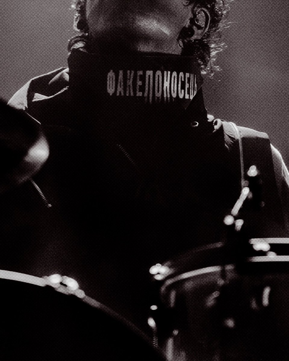 📸 | details of <a href="/twentyonepilots/">twenty one pilots</a> from The Clancy World Tour. 

via <a href="/geniesfilm/">genie</a> on Twitter / X