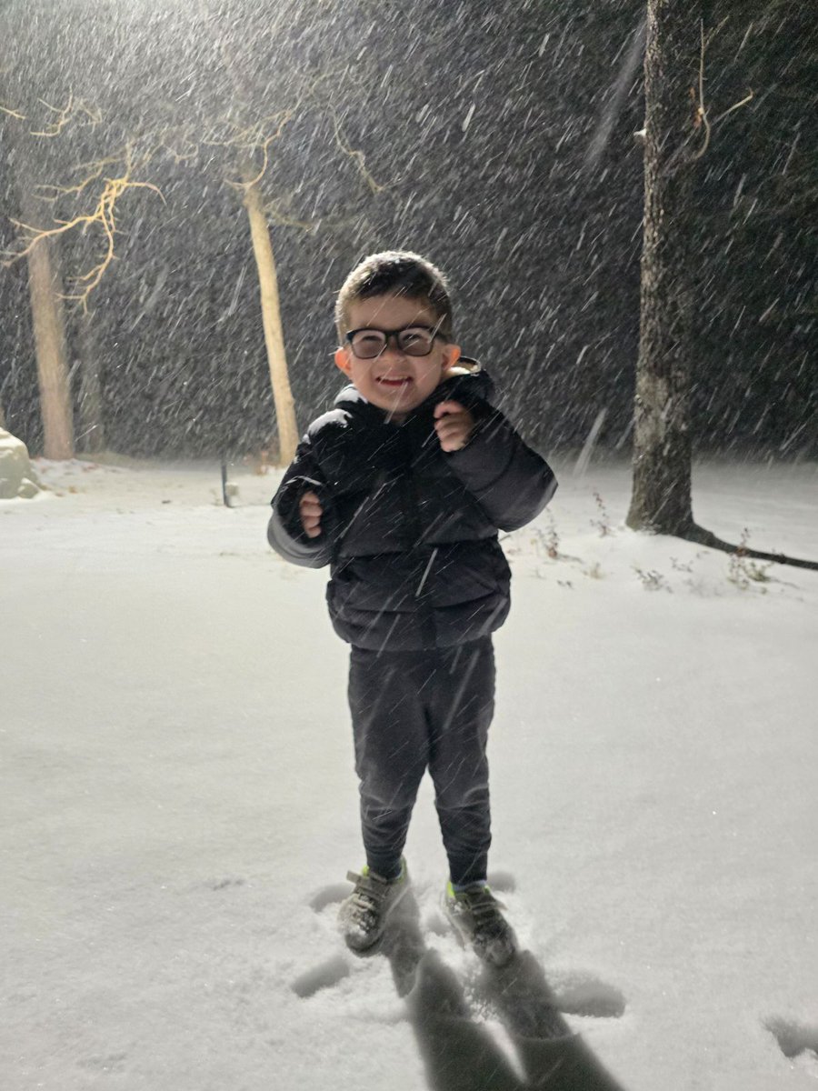 nikkigaskins's tweet photo. My 3-year-old son is experiencing snow for the very first time - and by the looks of it, he is enjoying every minute of it. ☃️❄️ #chsnews #chswx #scwx #BerkeleyCountySC #WinterStorm #snow https://t.co/xn9ZBiGc4u