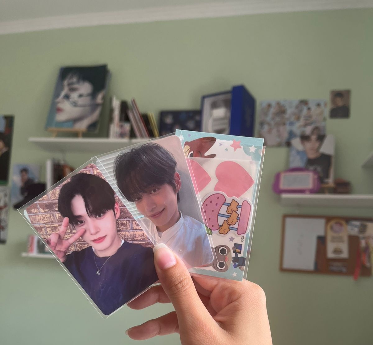374files's tweet photo. OUTRO FB SUPER POSITIVO PRA @Yoeminnie , os cards chegaram muito bem embalados e com brindes fofissimos, a experiência com ela sempre é boa (desculpa dnv pela demora🥹 https://t.co/adIWVZ5ZKX