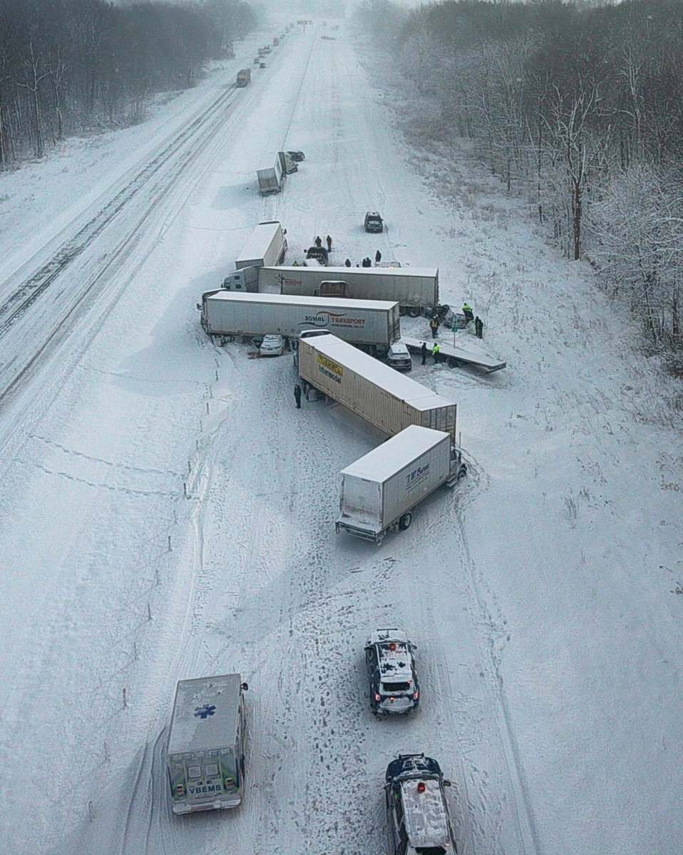 wwmtnews's tweet photo. Four people were hurt after a 10-car pileup happened along I-94 in Van Buren County on Tuesday.
📸: Michigan State Police

STORY: https://t.co/YnUj7l1SJ9 https://t.co/4onf5AVzJw