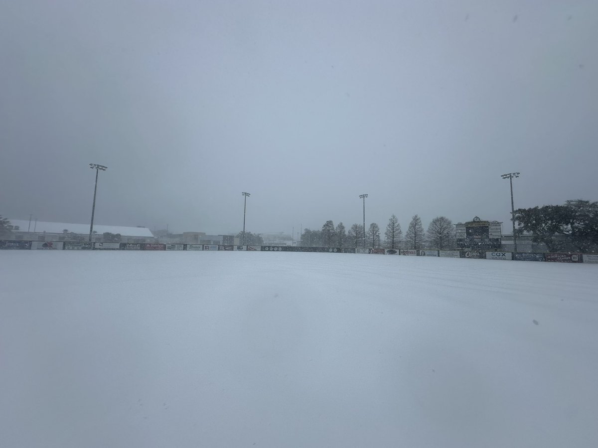 nolaboosters's tweet photo. Our friends in Johnstown might not believe us if we don’t show some photos from today! #sNOwLA https://t.co/vNjxkXX5Vi