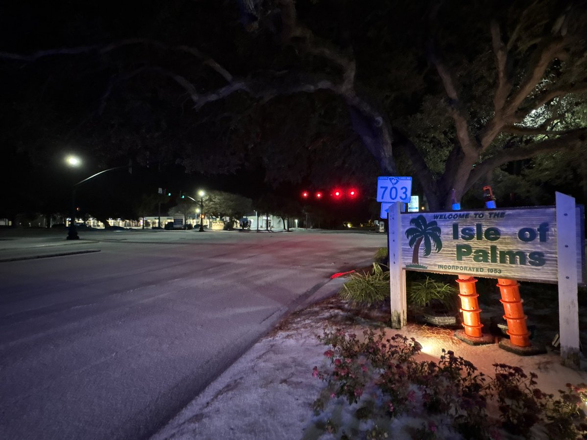 Island roads and the IOP Connector remain open, however, we urge people to stay off the roads unless it is an emergency.  If you must drive use extreme caution. Roads have ice build up. 
#chsnews #chswx #chstrfc