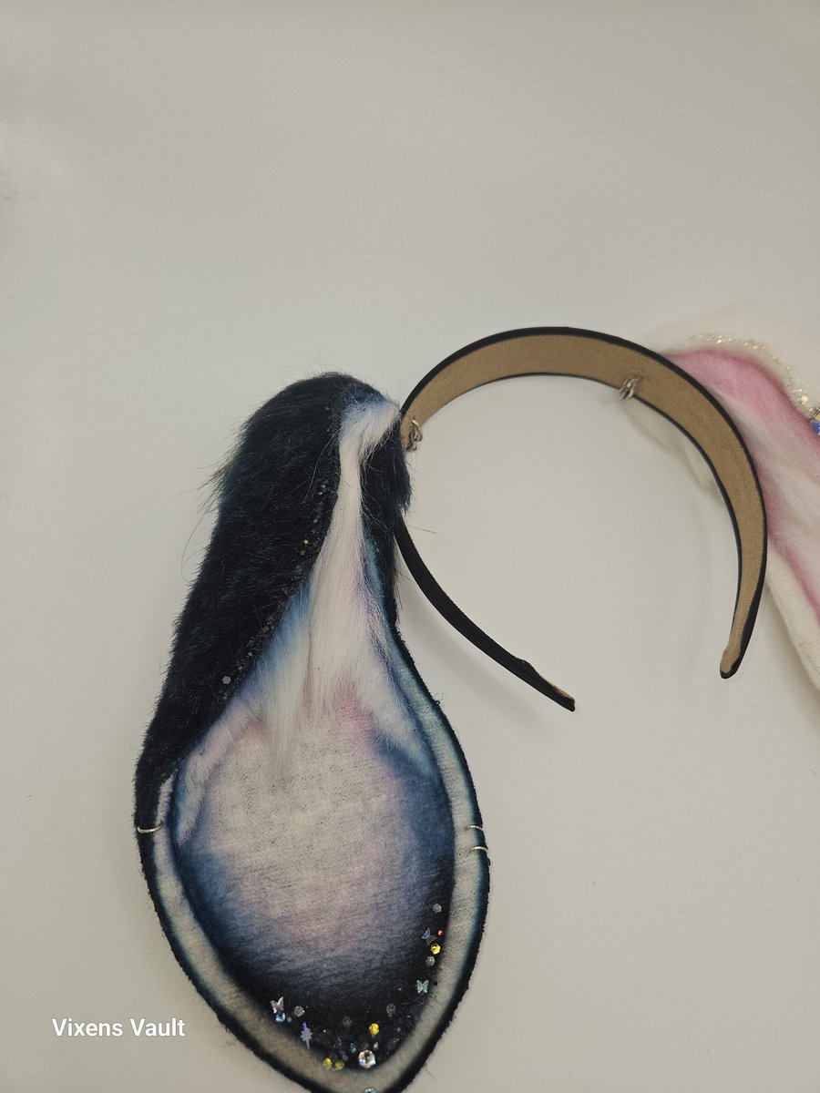 CritterGreaves's tweet photo. ✨🐰 **Magical Lop Bunny Ears Drop!** 🐰✨  
Half-blue, half-white, adorned with butterfly sparkles 🦋 &amp; Swarovski crystals 💎 for ultimate whimsy! Perfect for cosplay, petplay, or kawaii vibes. 💌 Live 5 PM EST, Jan 22! 🌙💙  
https://t.co/jsiySmFdhe  
#VixensVault #PetPlayEars https://t.co/pQneCsLyEY