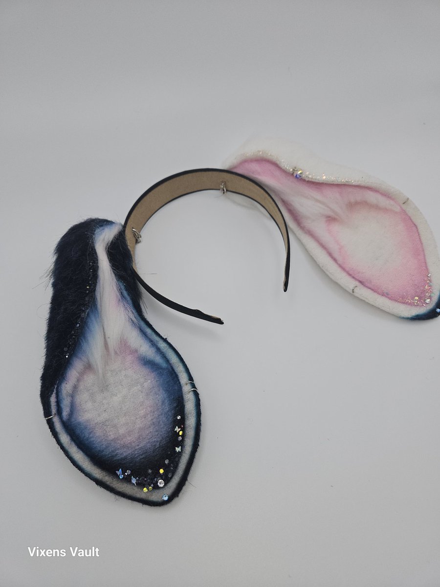 CritterGreaves's tweet photo. ✨🐰 **Magical Lop Bunny Ears Drop!** 🐰✨  
Half-blue, half-white, adorned with butterfly sparkles 🦋 &amp; Swarovski crystals 💎 for ultimate whimsy! Perfect for cosplay, petplay, or kawaii vibes. 💌 Live 5 PM EST, Jan 22! 🌙💙  
https://t.co/jsiySmFdhe  
#VixensVault #PetPlayEars https://t.co/pQneCsLyEY