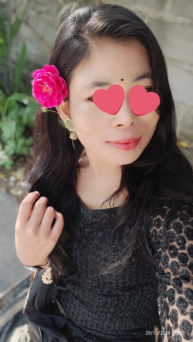 MittiKi0Khushbu's tweet photo. Bindi-a symbol of Beauty ❤️
#BindiLove https://t.co/vhoFi7ib3g