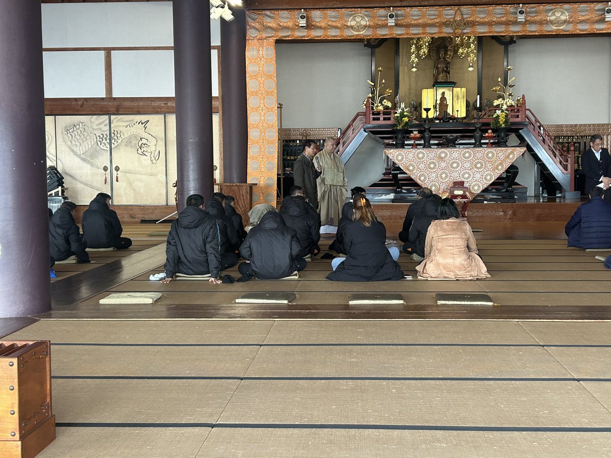 Sfuturecup's tweet photo. 海外チームの選手たちが神勝寺で坐禅とお抹茶体験をしました。
Overseas players experienced zazen and matcha tea at Shinshoji temple. https://t.co/ZmR8dBLILK