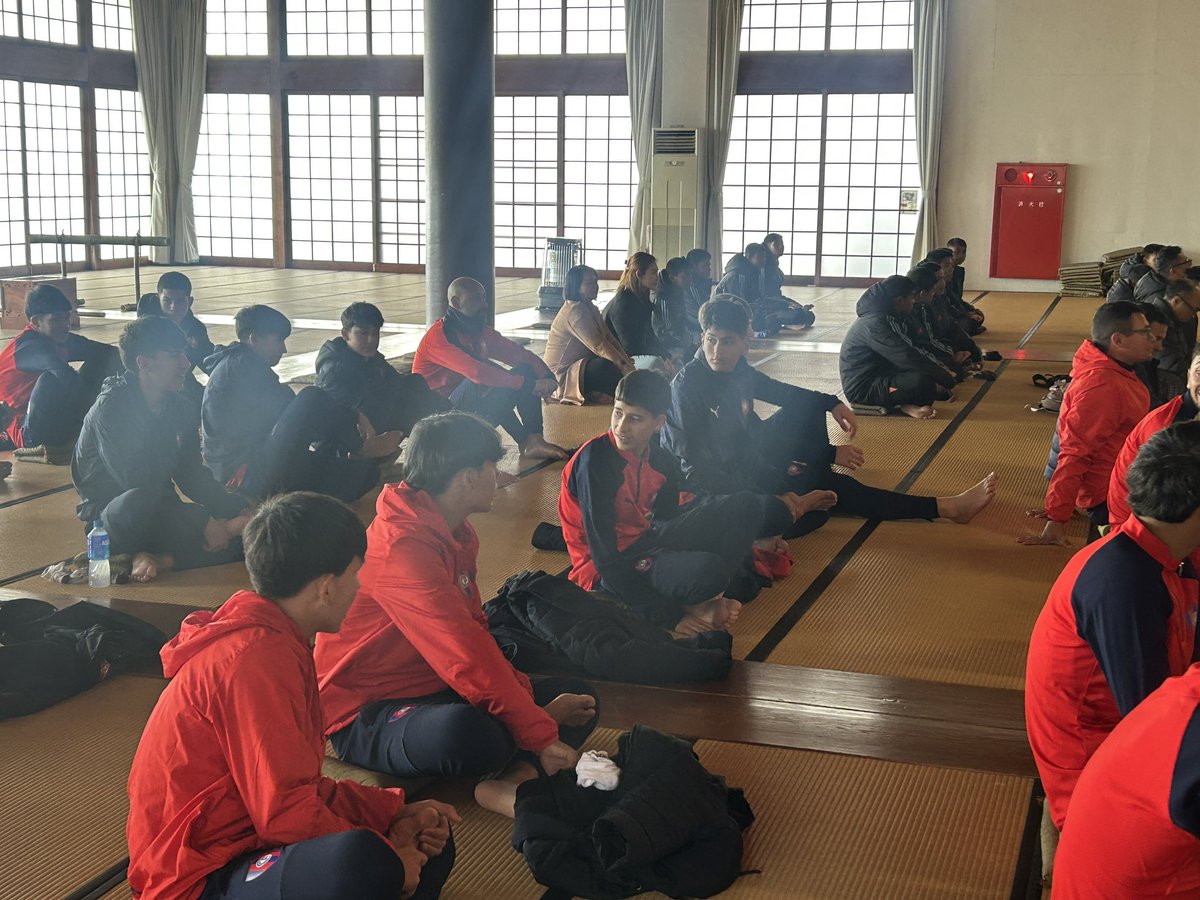 Sfuturecup's tweet photo. 海外チームの選手たちが神勝寺で坐禅とお抹茶体験をしました。
Overseas players experienced zazen and matcha tea at Shinshoji temple. https://t.co/ZmR8dBLILK