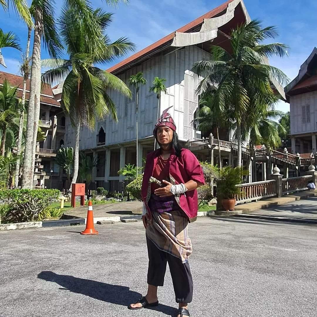 li_syad's tweet photo. @HilalAsyraf @aminimint @StudioMintt Aku sudah ramal sejak covid-19 Nirnama akan jadi animasi satu hari nnti &amp; breakthrough pasaran Jepun.

See! Sudah direalisasi!
Aku bangga jadi org pertama cosplayer Nirnama pada 2021. Skrang ni aku tunggu generasi baru akan cosplay watak2 Nirnama 🤩! https://t.co/Ot8vkL0pSt