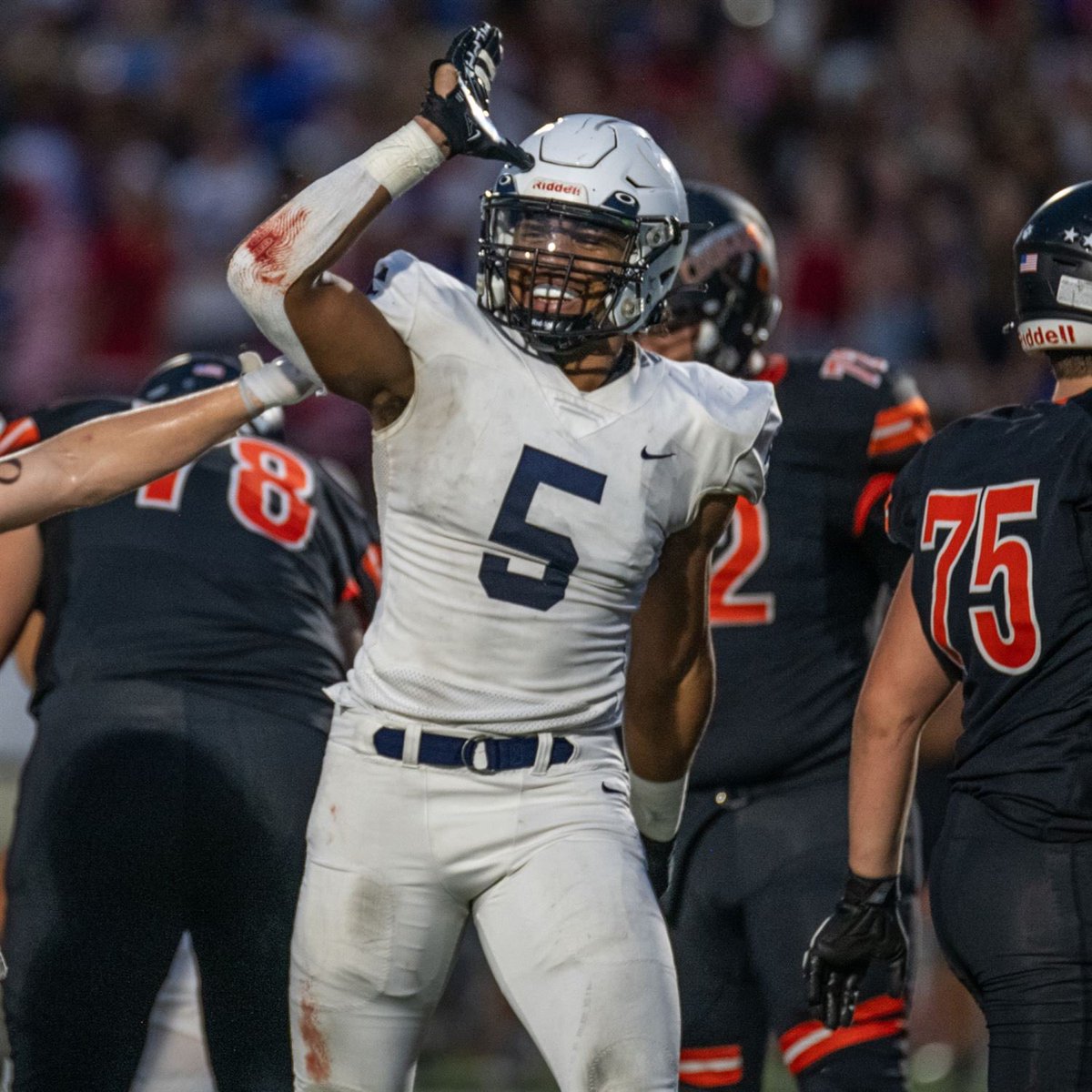 GGbishhh's tweet image. 🐊🔒  4 ⭐️ 6'3" | 230 LBS
 #7 Edge in the Nation 🧡💙  
 
Thank you for the follow kid
#UpNext  #UpNow  ##GRIND25HINE