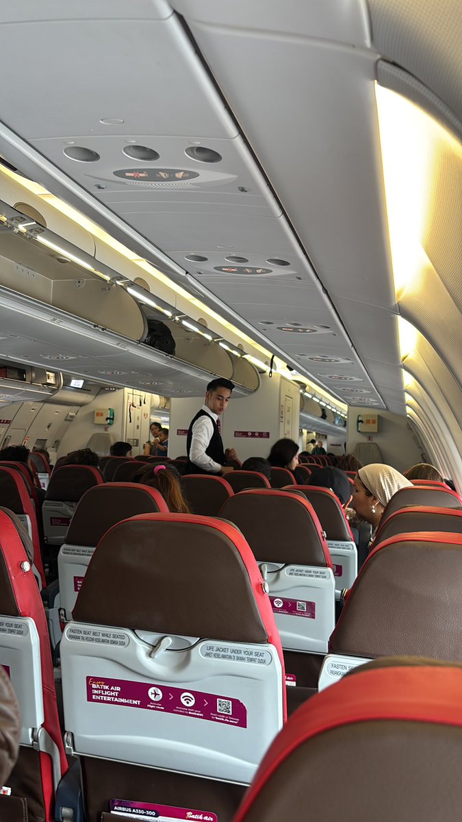 deco_crypto's tweet photo. flying to OKX meetup event bali ✈️🏝️ @star_okx #OKXAlphaTraders #okx @wallet #OKXsea https://t.co/wK2MYnoSqd